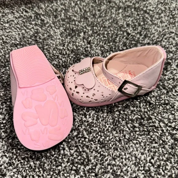 Nike baby Shoes, Uggs and other high class shoes - Picture 4 of 7